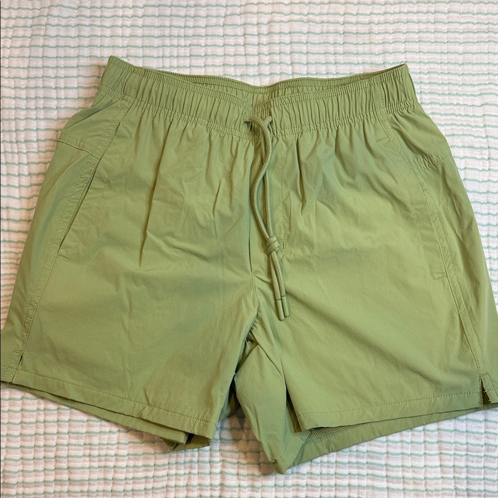 Men’s VRST mesh lined everyday shorts